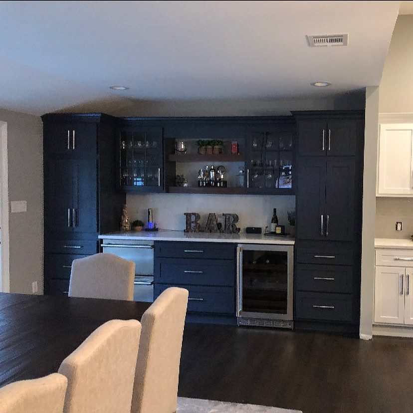 White and dark kitchen with stone mosaic backsplash