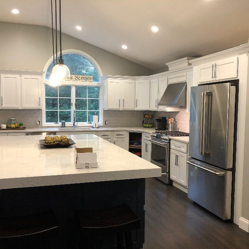 Kitchen remodel with custom cabinetry and quartz countertops